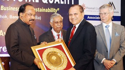 Dr Ramdas M Pai receiving Golden Peacock Lifetime Achievement Award